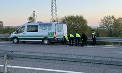 Kuzey Marmara Otoyolu'nda kamyonet  otomobile çarptı, 2 ölü, 4 yaralı