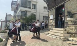 Tekirdağ'ı gezen Macar öğrenciler, halk oyunları gösterisi sundu