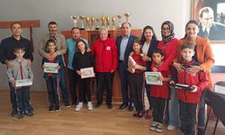 Türk Kızılay Karamürsel Şubesi'nden başarılı öğrencilere tablet hediyesi