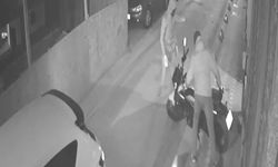 Zeytinburnu’nda motosiklet hırsızlığı kamerada