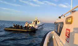 Ayvalık açıklarında 33 düzensiz göçmen yakalandı
