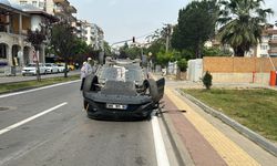 Bursa'da park halindeki otomobile çarpıp takla atan aracın sürücüsü yaralandı