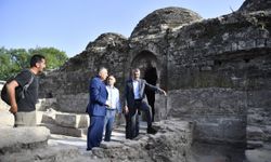 Edirne Valisi Sezer, restorasyonu süren Gazi Mihal Hamamı'nda incelemede bulundu