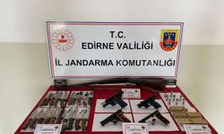 Edirne'de evinde 4 tabanca ve 23 bıçak bulunan şüpheli gözaltına alındı
