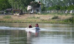 Edirne'de itfaiye personelinin Meriç Nehri'ndeki eğitimleri sürüyor