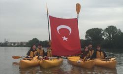 Edirne'de kanocular 19 Mayıs'ı kürek çekerek kutladı