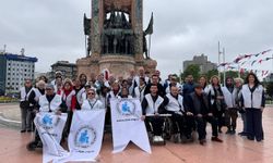 Engelliler Haftası dolayısıyla Taksim Cumhuriyet Anıtı'na çelenk bırakıldı