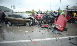 GÜNCELLEME - Bursa'da karşı şeride geçerek otomobille çarpışan araçtaki 2 kişi öldü