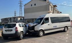 Kocaeli'de işçi servisi ile cipin çarpıştığı kazada 7 kişi yaralandı