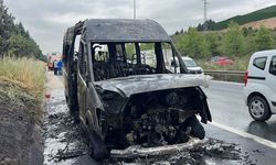Kocaeli'de servis minibüsünde çıkan yangın söndürüldü