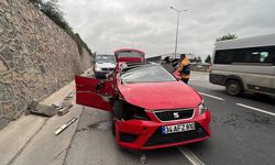 Kocaeli'de tıra çarpan otomobildeki 3 kişi yaralandı