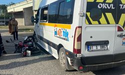Düzce'de okul servisi ile motosiklet çarpıştı: 1 yaralı