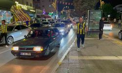 Aksaray’da Fenerbahçeliler derbi galibiyetini kutladı