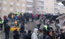 Diyarbakır’da 60 kişinin hayatını kaybettiği Yoldaş Apartmanı davasında müteahhit hakim karşısına çıktı