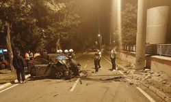 Konya’da otomobil aydınlatma direğine çarptı: 4 yaralı
