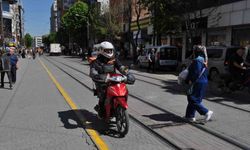 Kural tanımayan motosiklet ve bisiklet sürücüleri tepki çekiyor