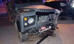 Akyazı'da 2 araç kafa kafaya çarpıştı 5 yaralı
