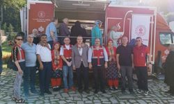 Vakıflar Genel Müdürlüğü "Bursa Kültür Yolu Festivali" etkinliklerinde ikramlarda bulunuyor