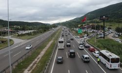 Anadolu Otoyolu'nda bayram arifesinde trafik yoğunluğu yaşanıyor