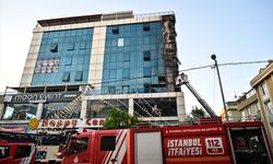 Ataşehir'de iş merkezinde çıkan yangın söndürüldü