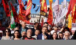 Beyoğlu'nda izinsiz yürüyüş yapan gruba polis müdahale etti