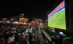Çekya-Türkiye maçı, Bursa, Balıkesir, Eskişehir ve Bilecik'te dev ekranlardan izlendi