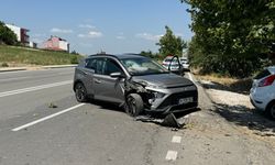 Edirne'de ağaca çarpan otomobildeki 2 kişi yaralandı