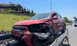 Gebze'de bariyerlere çarpan otomobilin sürücüsü yaralandı