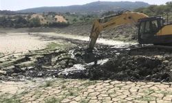 Gelibolu'da DSİ ekiplerinden gölette temizlik çalışması