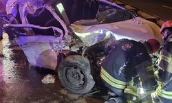 GÜNCELLEME - Kocaeli'de bariyere çarpan otomobildeki 2 kişi öldü