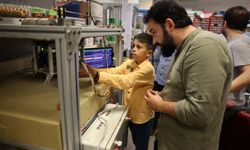 Hakkarili 7'nci sınıf öğrencisi Aram, mekatronik mühendisliği okumak istediği YTÜ'yü gezdi