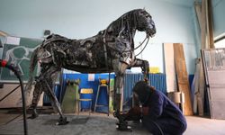 Kırklarelili heykeltıraş kamyon ve otomobil parçalarıyla "Trak atı" yaptı