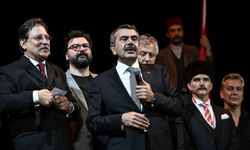 Milli Eğitim Bakanı Tekin "Cumhuriyete Doğru" tiyatro oyununu izledi: