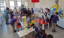 Sakarya'da ilkokul öğrencileri atık malzemelerden "robot" yaptı