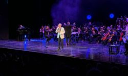 Şarkıcı Levent Yüksel, müzik hayatının 30. yılını konserle kutladı