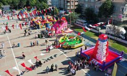 Sultangazi Belediyesi, çocuklara bayram coşkusunu yaşatmak için oyun alanı kurdu