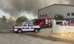 Tekirdağ'da tekstil fabrikasında çıkan yangına müdahale ediliyor