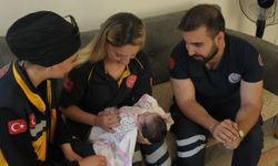 Yalova'da hastane yolunda doğumu başlayan kadın bebeğini ambulansta dünyaya getirdi