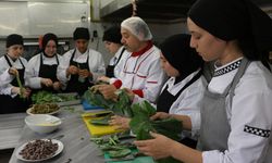 Yalova'da kız öğrenciler her gün 11 okuldaki 800 öğrenciye yemek yapıyor