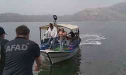 AFAD ekipleri zamanla yarıştı: Sert iniş yapan uçaktaki mürettebat balıkçı teknesiyle karaya çıkarıldı