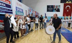 Ağrı’da GSB Spor Okulları halaylar eşliğinde açıldı