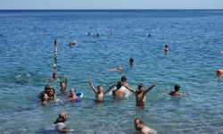 Araç termometreleri 48 dereceyi gösterdi, Antalya denize döküldü