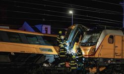Çekya’da iki tren kafa kafaya çarpıştı: 4 ölü, 22 yaralı