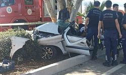 Kontrolden çıkan otomobil ağaca çarptı: 3 ölü