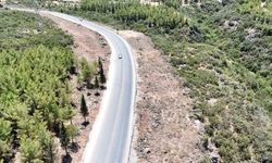 Muğla Orman İşletme Müdürlüğü yol kenarı temizlik çalışmalarına devam ediyor