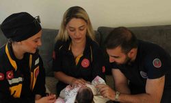 Yalova’da hamile kadın ambulansta doğum yaptı