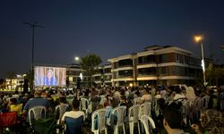 Serdivan'da Açık Hava Sinema Keyfi Sürüyor