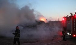Korkutan yangın: Dumanlar mahalleyi kapladı