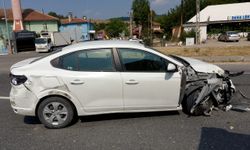 Bilecik'te otomobille tırın çarpışması sonucu 1 kişi yaralandı