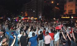 Bursa ve çevre illerde Milli Takım'ın çeyrek finale yükselmesi kutlanıyor